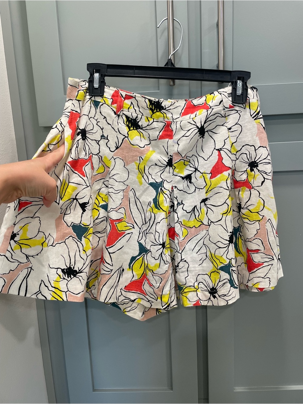 ASTR Floral Print linen Short  in White, Yellow & Red